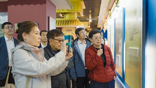 台湾嘉宾走进甘肃省图书馆　共话《四库全书》保护传承