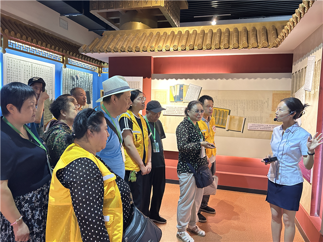 甘肃省图书馆开展视障读者文溯阁《四库全书》沉浸式典籍体验活动