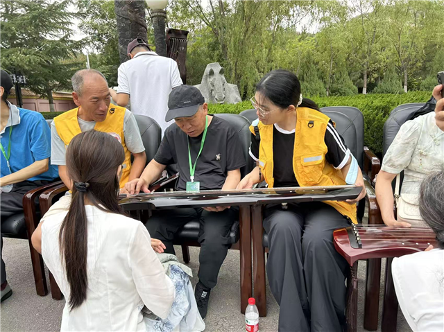 “我把古籍弹唱给你听”古籍书库开放日活动举行