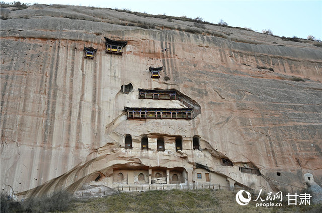 马蹄寺：镌刻在悬崖绝壁上的艺术瑰宝