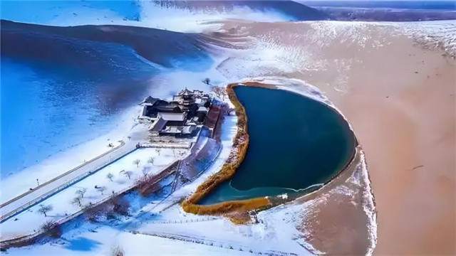 冬日到敦煌的100个理由｜雪落敦煌，赴一场千年之约