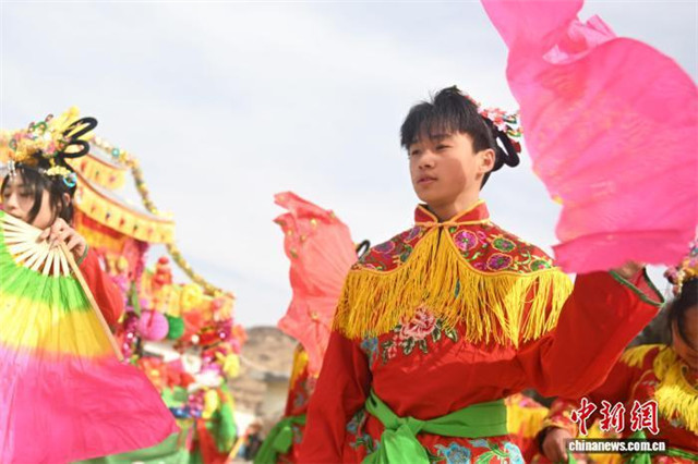 西北社火青春接力　鼓点震彻黄土塬