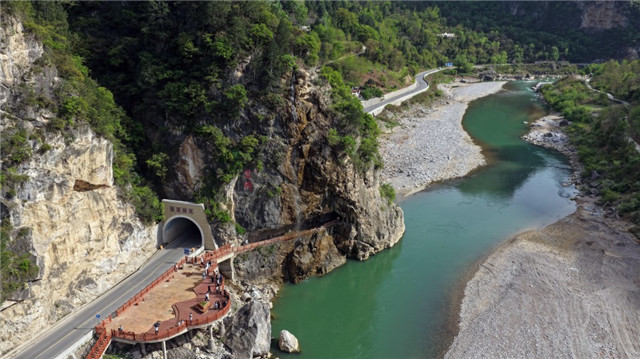 一江碧水穿千嶂　陇南嘉陵江大峡谷展新姿