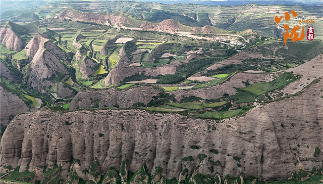 武山鲁班山：奇峡铺画廊　丹霞染水墨